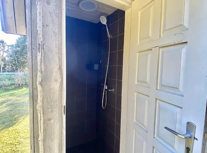 Maenniliiva Puhkemaja * HIIUMAA